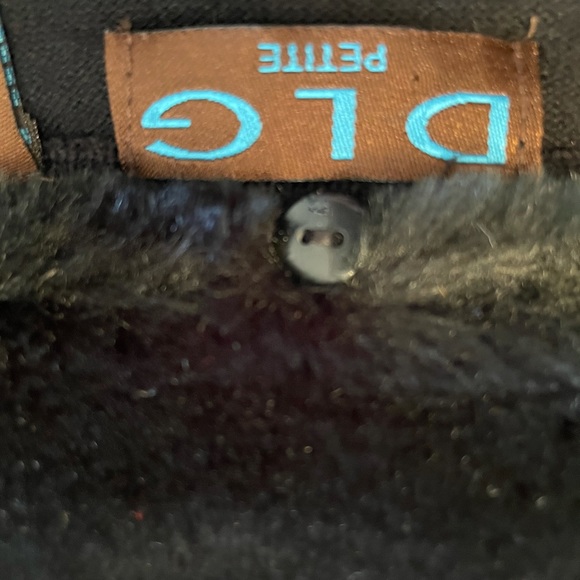 DLG, Black V Neck Faux Fur Sweater Sz PM - Picture 4 of 7